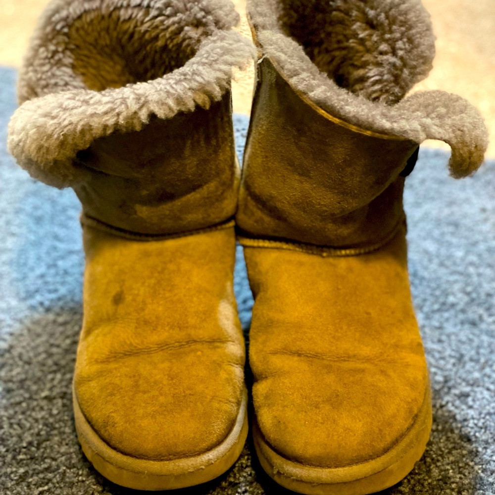 Women’s grey ugg boots